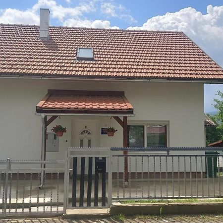 Keti Lägenhet Plaški Exteriör bild