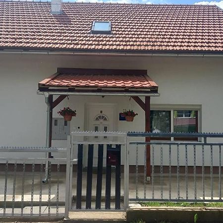 Keti Lägenhet Plaški Exteriör bild