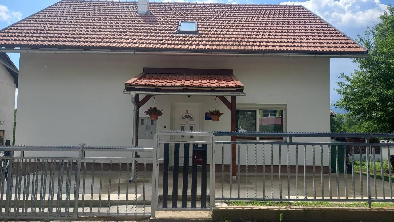 Keti Lägenhet Plaški Exteriör bild